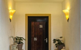 VILA ELEGANTA 5 CAMERE CU CURTE SI TERASA || EROU IANCU NICOLAE- PIPERA - Poză 2