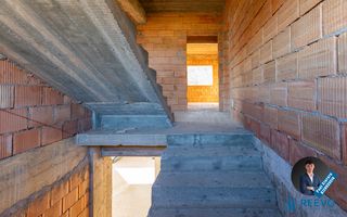 Pensiune/Vilă la roșu P+E+M în Sărata - Poză 14