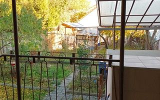 Casa cu etaj, 4 camere, central, cu acces auto in curte - Poză 8