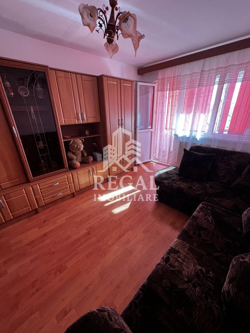 Apartament 3 camere de vânzare – Micro 7 - Poză 1