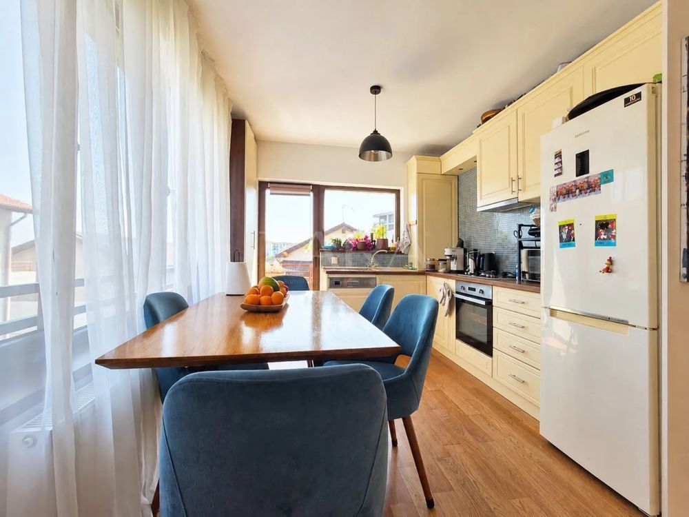 Apartament 3 camere, singur pe etaj, 2 balcoane, parcare. - Poză 6