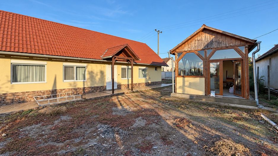 Casă pe parter, cu teren de 1.280 mp și foișor închis – Covăsânț, Arad - Poză 13