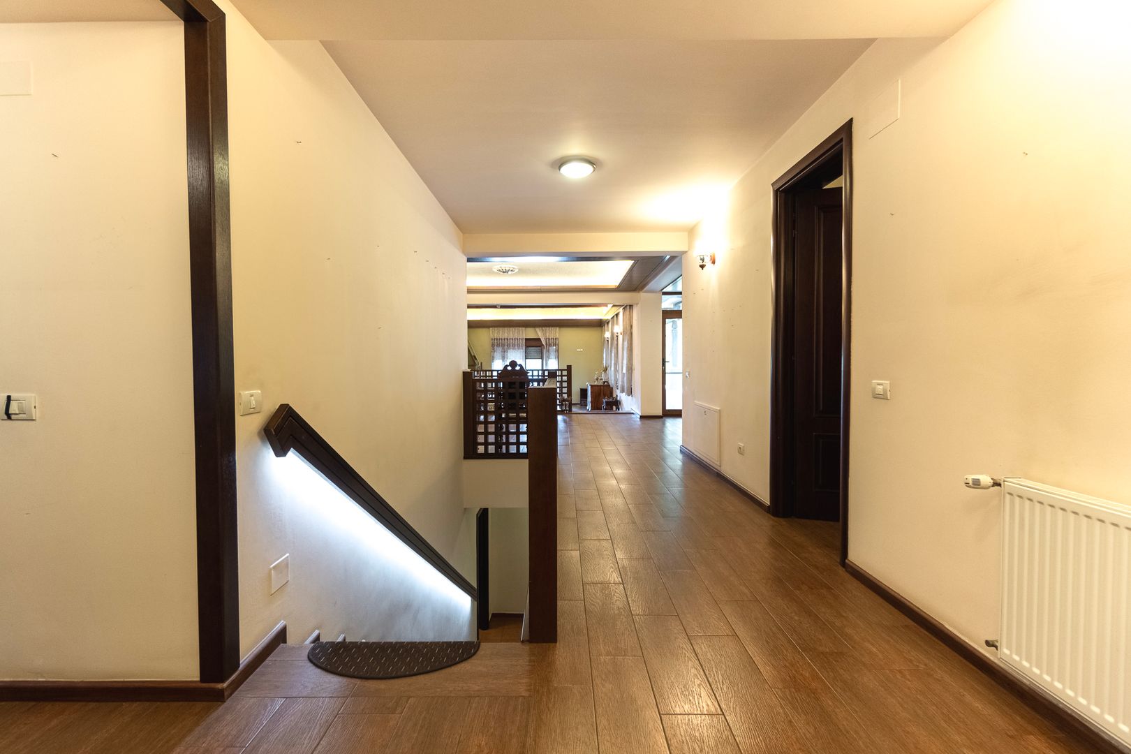 Arhitectura din Piatra si Lemn pe Malul Lacului Mogosoaia - Poză 10