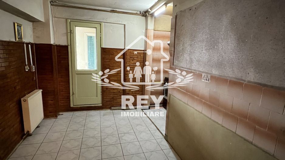 Apartament 4 camere decomandate 4 balcoane etaj 1 Str. Bâlea/Sibiu - Poză 11
