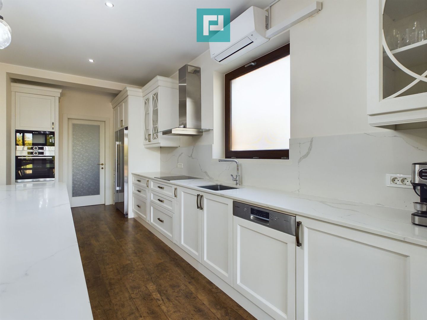 Vilă la sol cu 3 camere în Pârneava - Poză 6