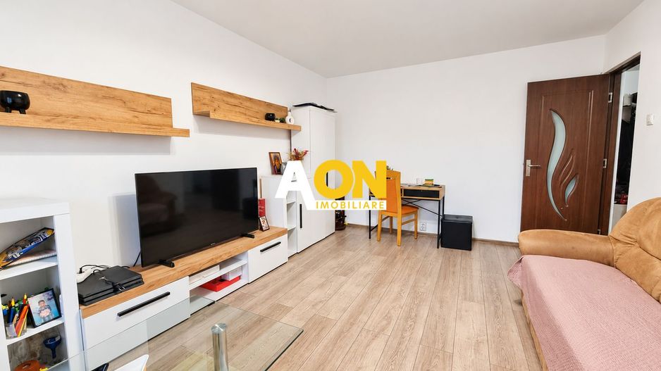 Apartament 3 camere, 2 bai, decomandat, Cetate, zona Liceului Sportiv - Poză 2