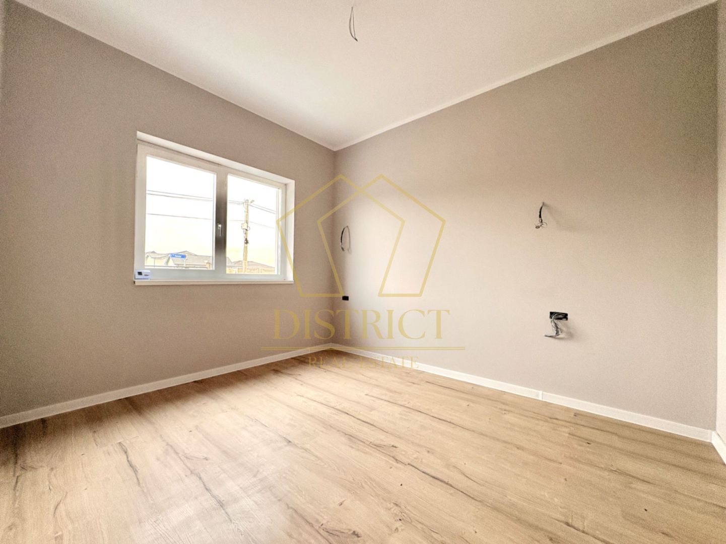 Duplex cu 4 camere, despărțit prin camera tehnica | Mosnita Veche - Poză 7