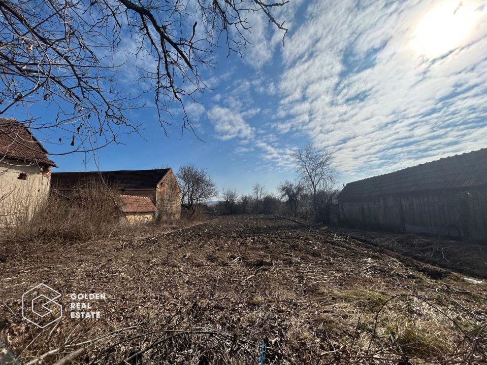 Teren generos de 2000 mp In Odvos, judetul Arad - Poză 2