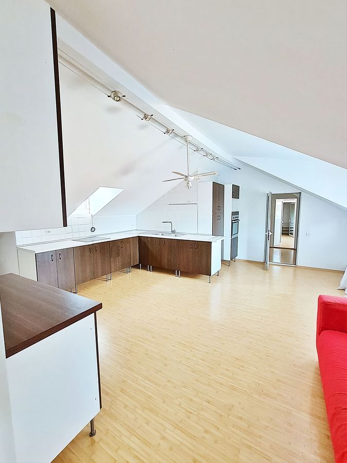 Casa in zona centralain vecinatatea padurii - Poză 12