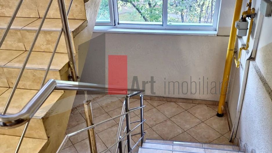Vanzare apartament 2 camere Crângași, reabilitat termic, posibilitate centrală - Poză 4