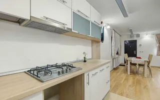 Casă cu teren generos în Mioveni, cartier Colibași - Poză 13