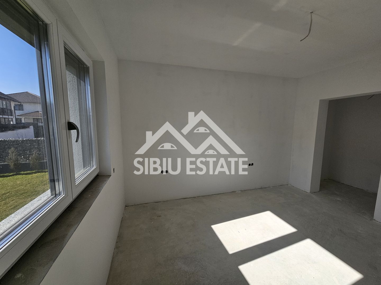 Casa Sibiu, intrare Selimbar, garaj, pivnita, curte mare - Poză 10