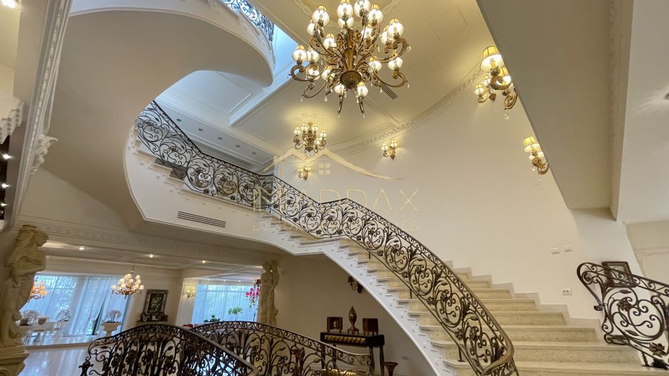 Impressive Villa *1500 SQM usable* 2613 SQM land / Open to the lake - Poză 7