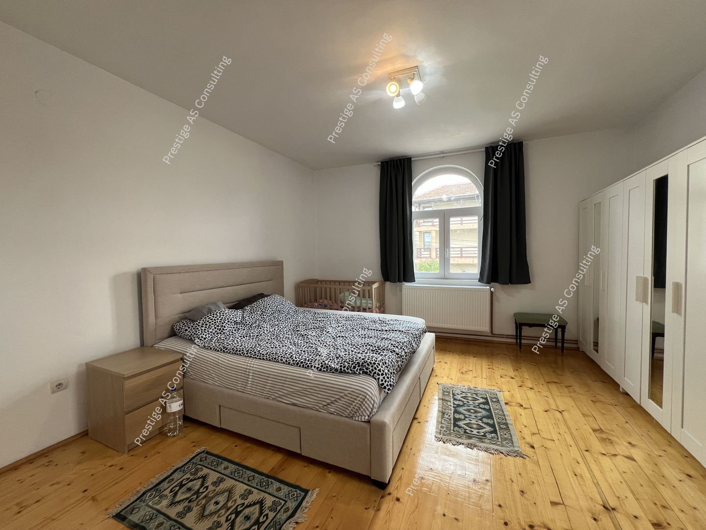 Vila individuala renovata complet | 6 camere | 500 mp teren | Str Jean Monnet - Poză 14