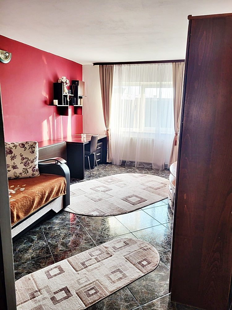 Codlea, apartament 2 camere decomandat, etaj 1, mobilat, 75000 euro - Poză 3