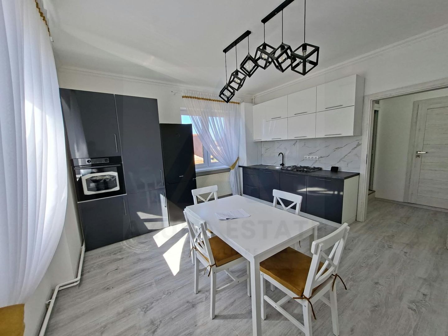 Apartament la casa 110 mp utili etaj 1 pivnita 20 mp zona Trei Stejari - Poză 12