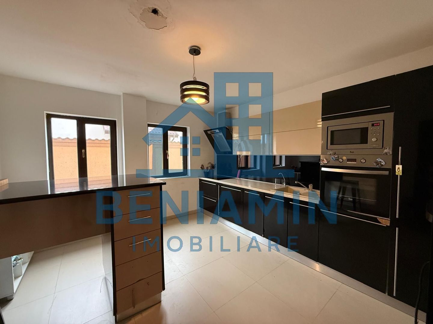 Casa-P+1-Piscina-Garaj-248mp totali-Foisor-Toate utilitatile-Libera - Poză 4