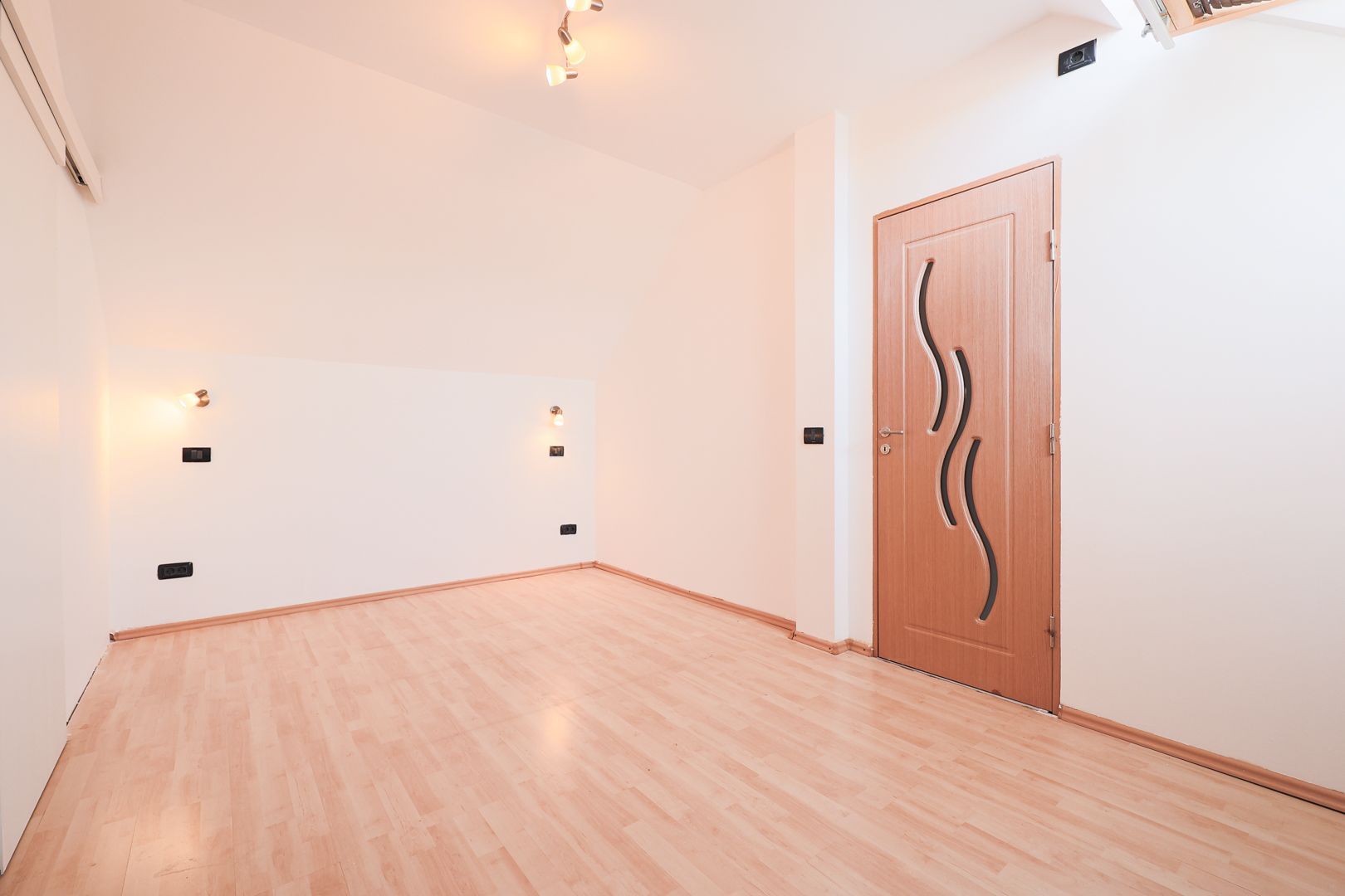 VANDUT! Apartament 2 camere în bloc nou, zona Tabacovici - Poză 4