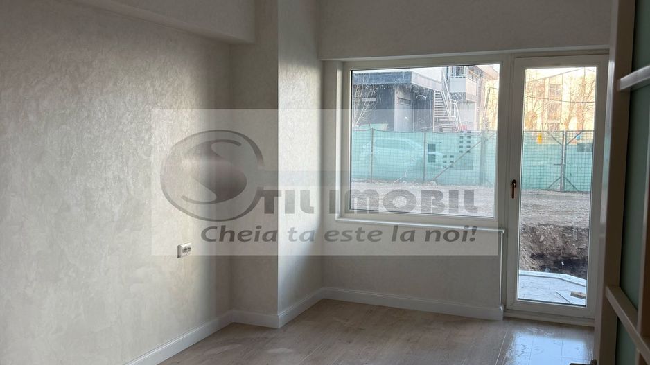Spațiu com+Loc de parca– 40 mp, Parter, Royal Town Copou – 650€ neg. - Poză 3
