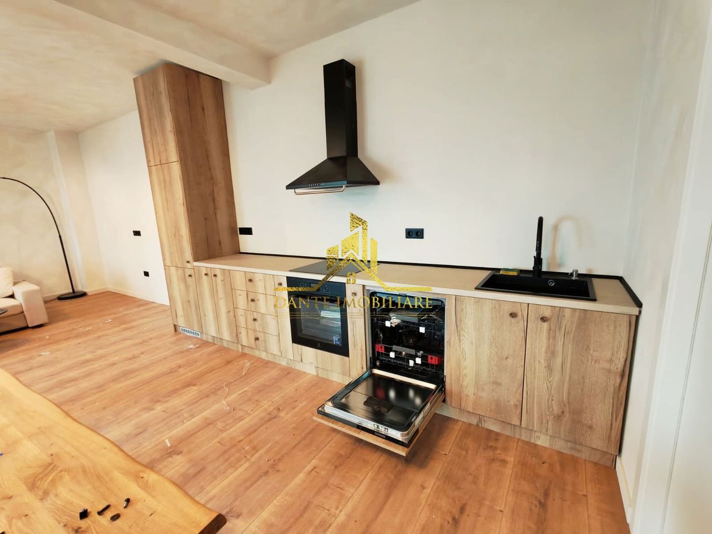 Casa, 3 camere, 2 bai, TOTUL NOU, ultrafinisata, parcare, Central - Poză 13