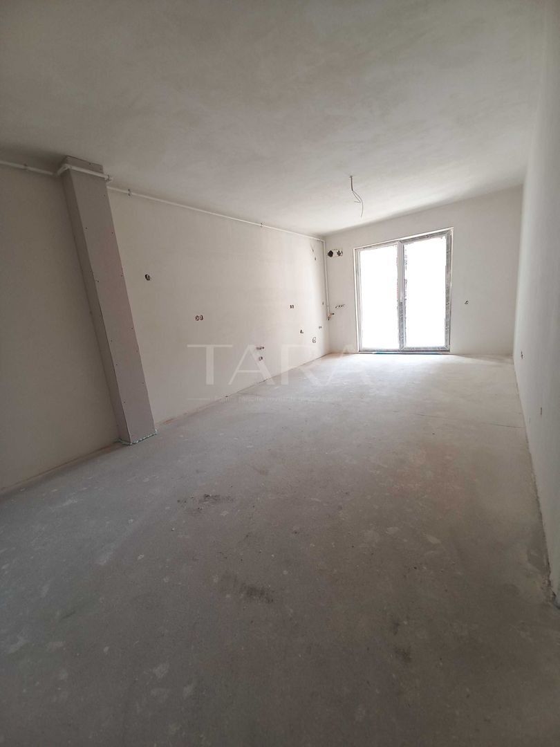 Apartament semifinisat cu terasă și parcare în Florești. - Poză 3