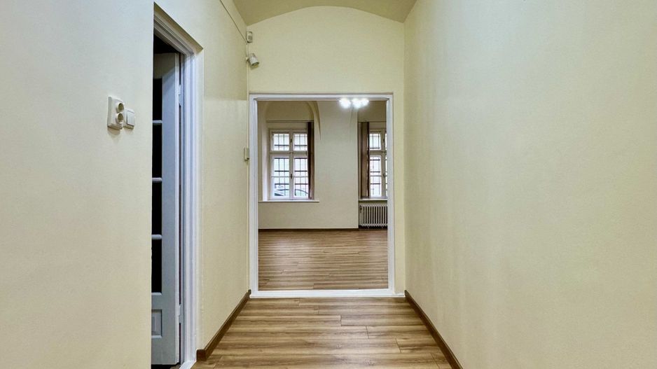 Birou renovat situat in Piata Unirii - Tribunal - Poză 9