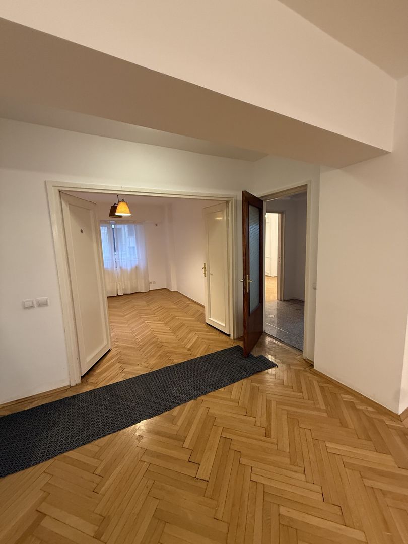 Apartament elegant I Piață Universitatii I 106 MP I 5 minute Metrou - Poză 3