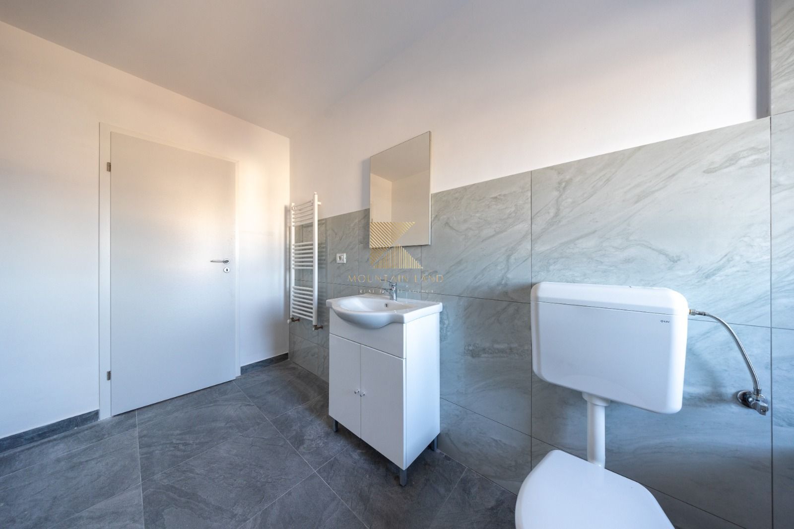 Casă modernă cu curte privată, aproape de Brașov – Cartierul Izvor - Poză 6