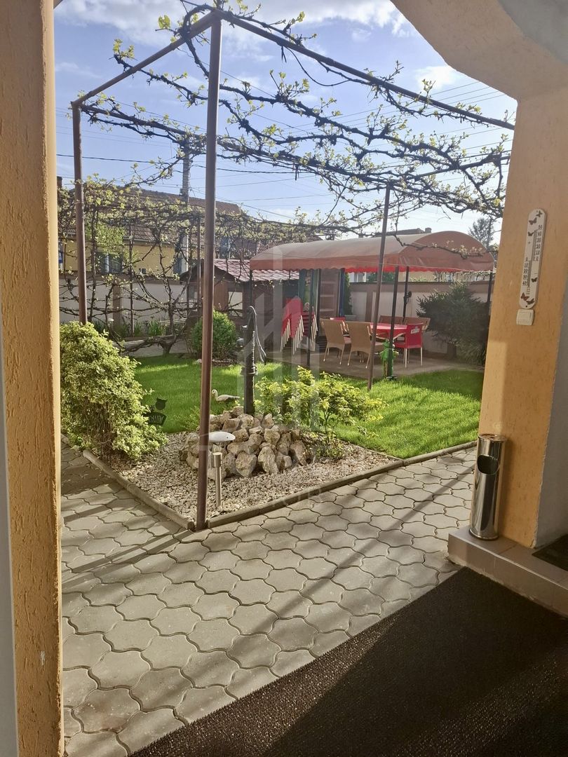 Casă de vânzare în Lazaret – ideală pentru familie sau investiție! - Poză 2