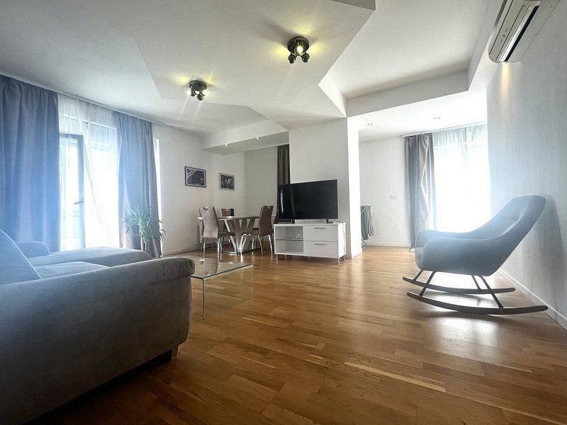 Penthouse cu 4 camere, terasa 132 mp, zona Torontalului - Poză 1