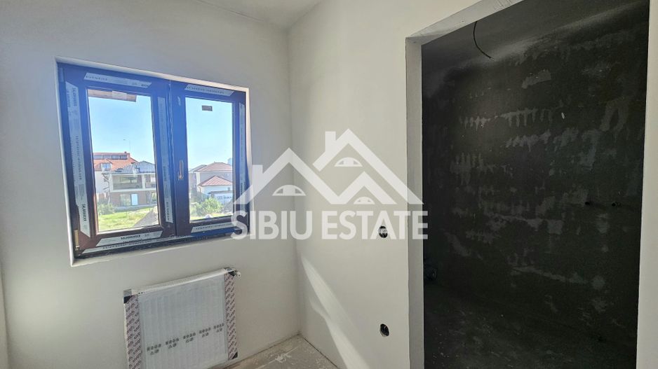 Casa noua 4 dormitoare, spatiu bun pentru familie - Poză 20