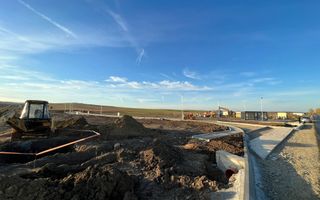 Teren cu autorizație de construcție și utilități - Poză 2