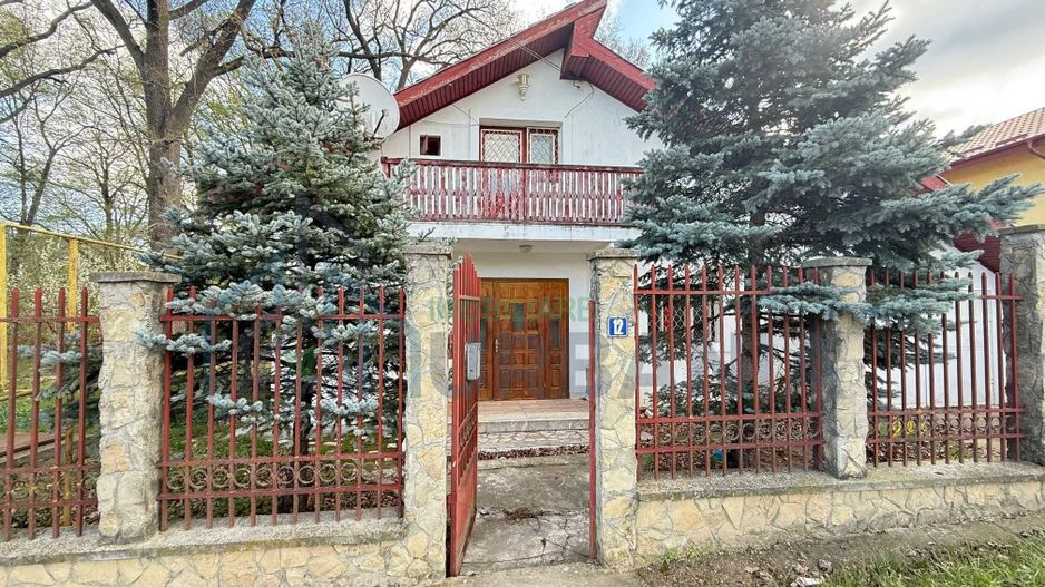 Casă de vânzare în Bucium - Bârnova, zonă centrală - Poză 3