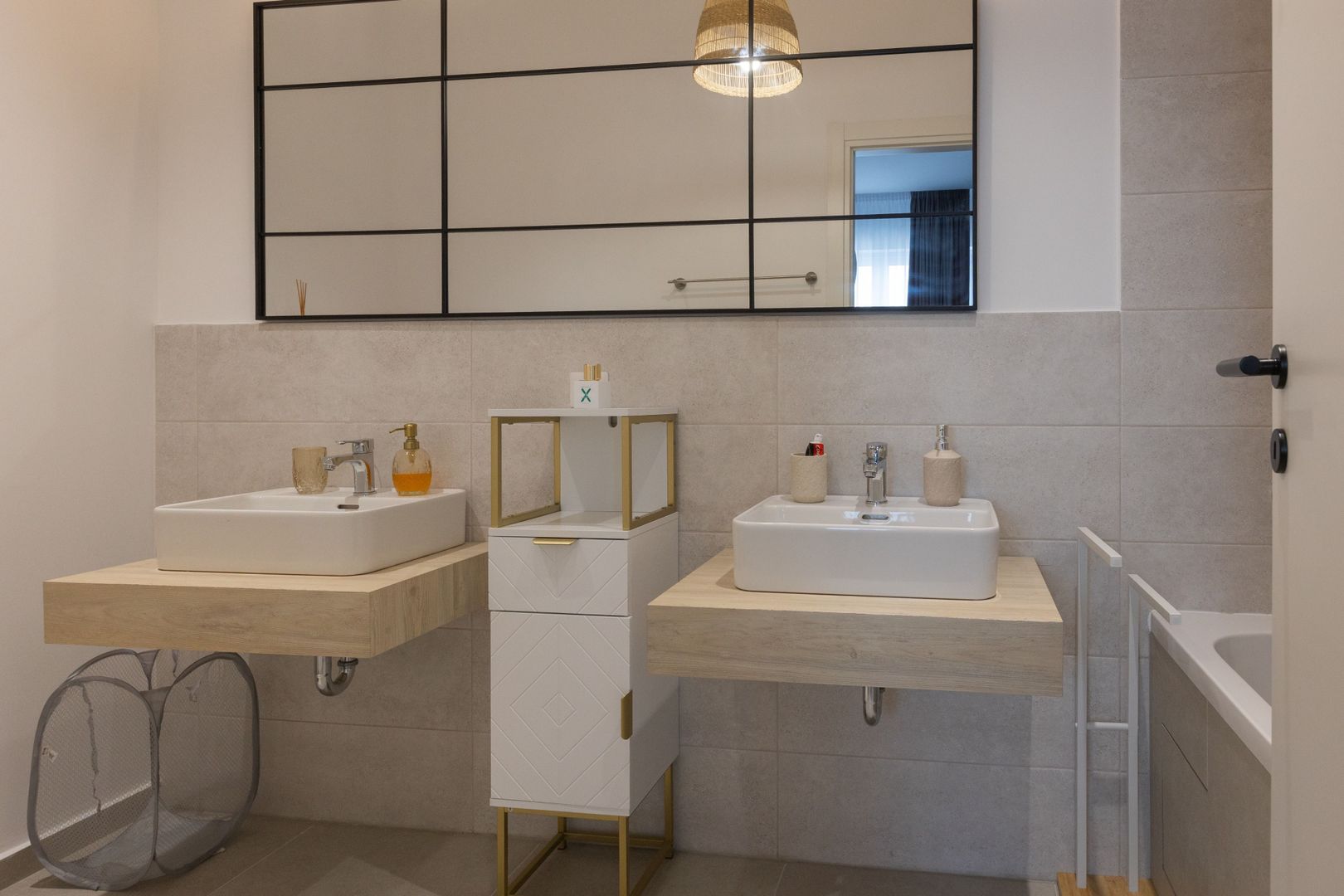 De Inchiriat Apartament 3 Camere de Lux, pe 2 Nivele, Sebastian sect.5 - Poză 28