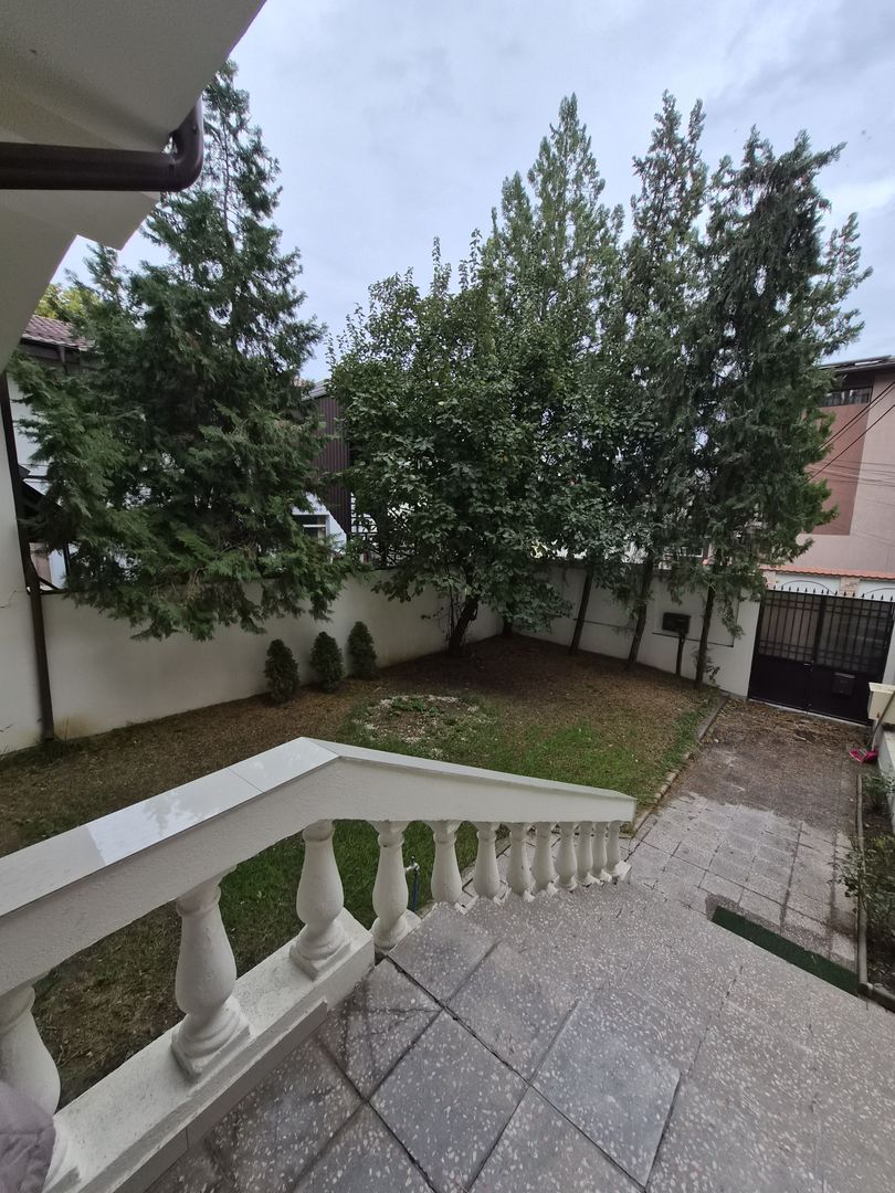 De vânzare Vilă individuala 11 camere curte proprie Parcul Carol - Poză 1