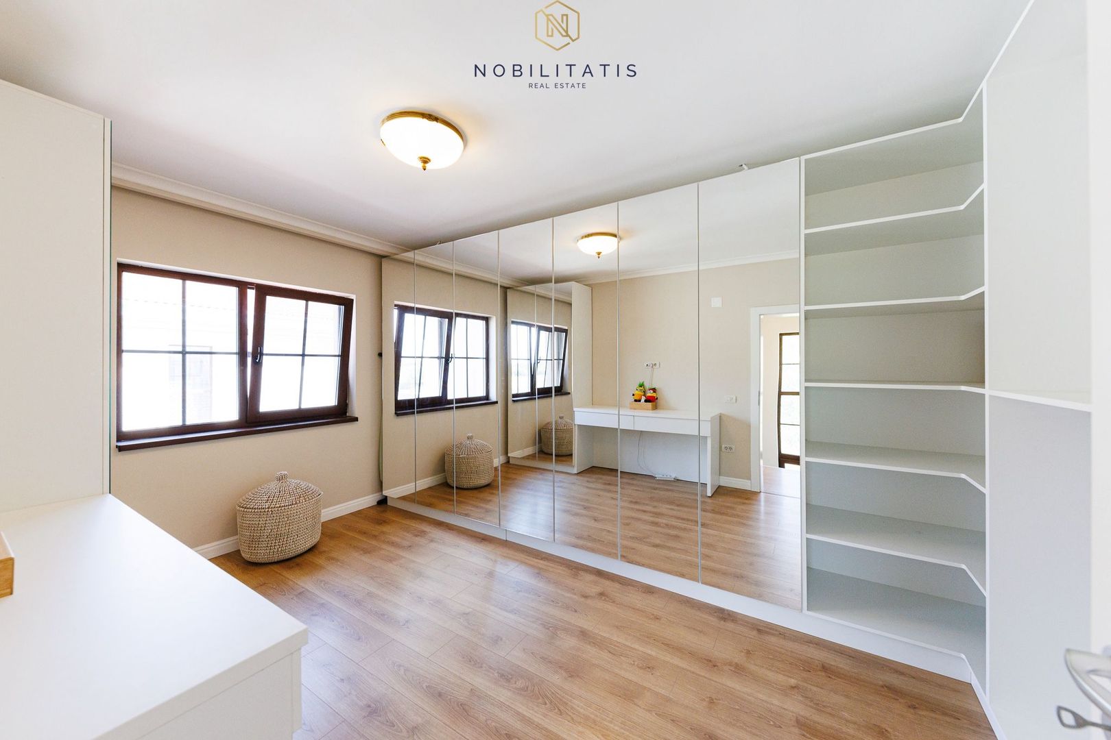 Oferta Vanduta -Casa Segmentul Lux, Garaj | 4 dormitoare | Langa Padure&Lac - Poză 18