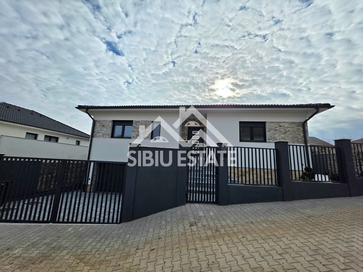 Casa individuala cu garaj si pivnita, in Selimbar, SIbiu - Poză 1