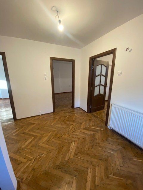 Capitale Dorobanti/ Deosebit in vila/Apartament trei camere - Poză 2