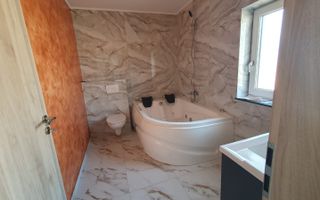 Apartament  4 camere de vanzare . - Poză 4