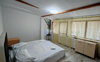 Vila cu 10 camere,pretabil compartimentare in 2 unitati separat,ASTRA. - Poză 7