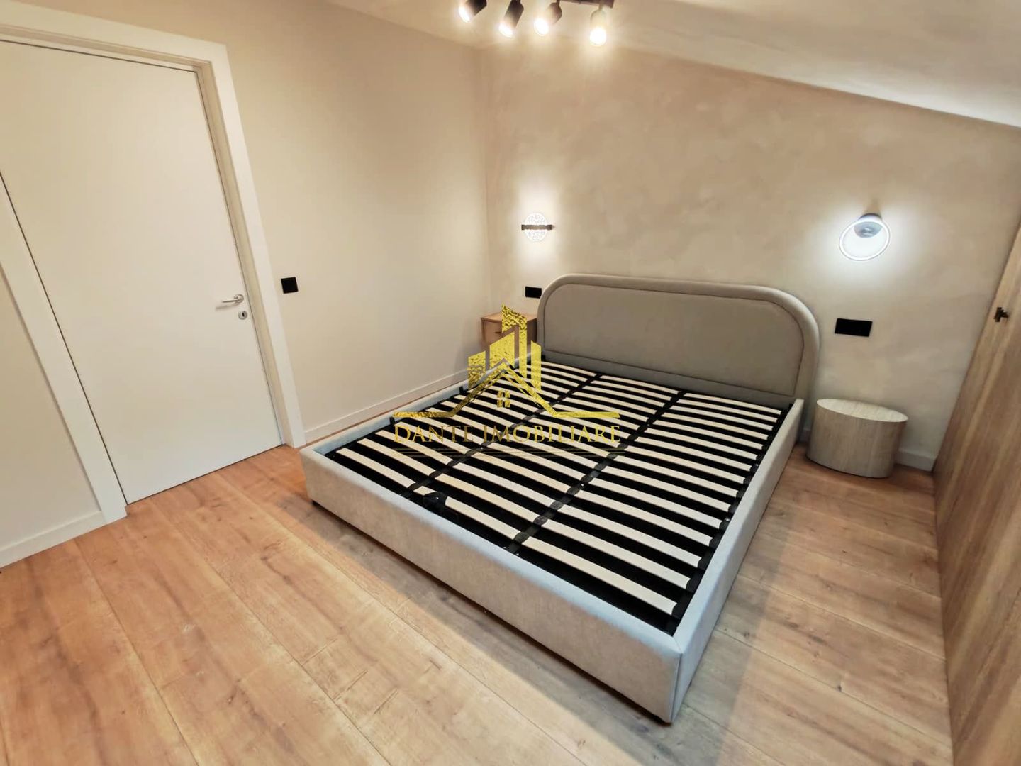 Casa, 3 camere, 2 bai, TOTUL NOU, ultrafinisata, parcare, Central - Poză 3