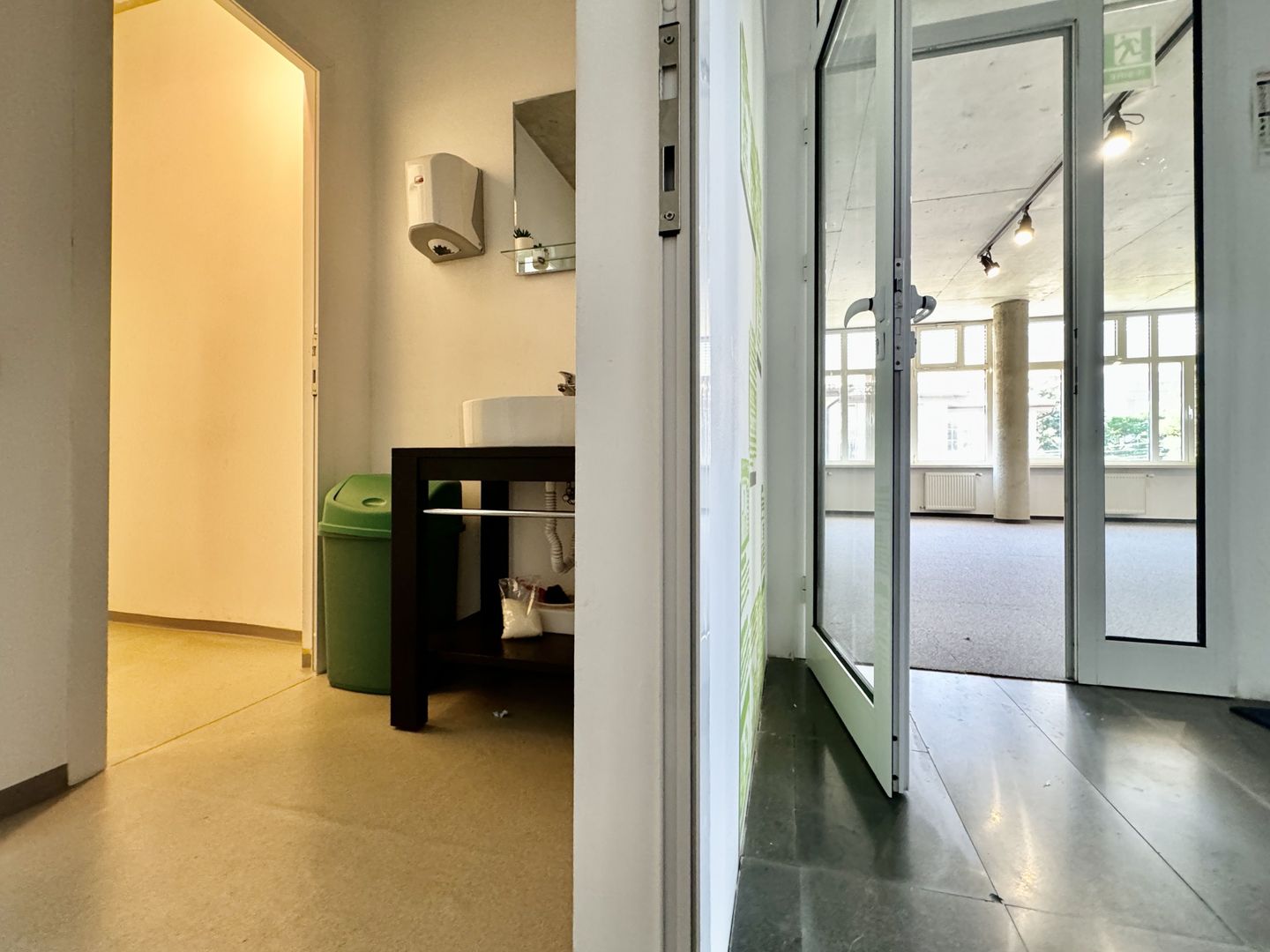 Clădire de birouri în zona Centrală - Poză 6