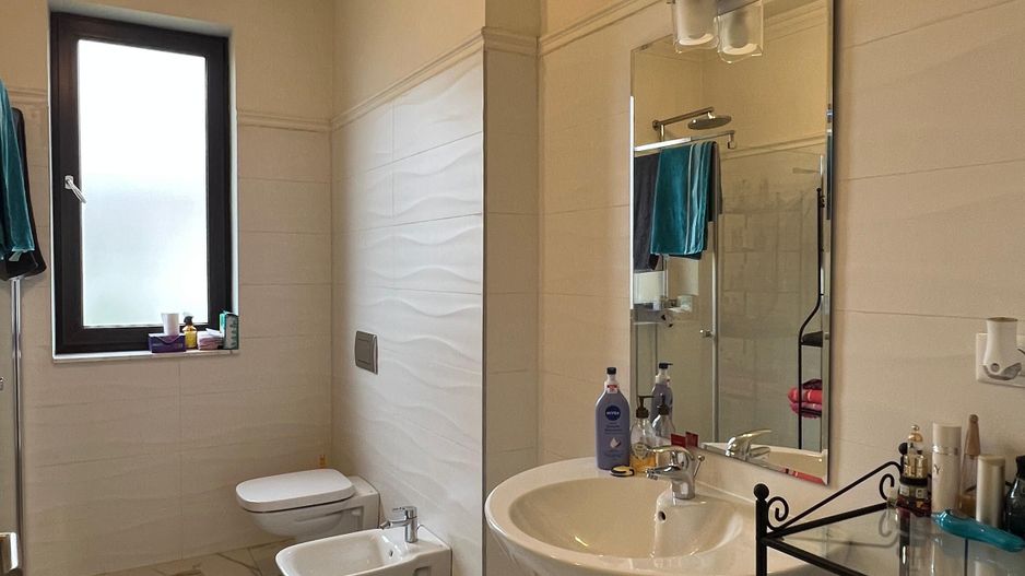 Vila individuala cu 5 camere Otopeni - Poză 16