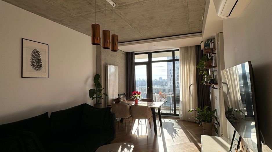 Apartament luminos, mobilat complet, cu loc de parcare inclus - Poză 1