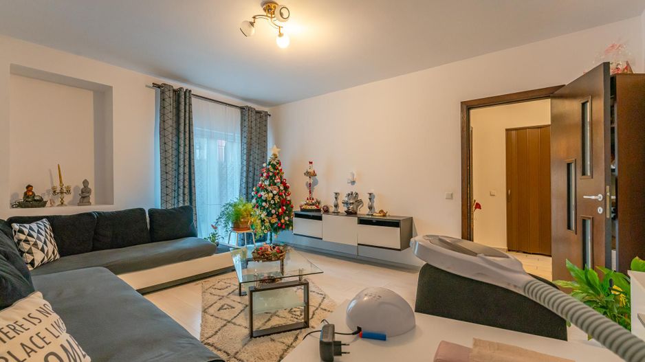 Apartament 2 camere, cu terasă și facilități locale aproape - Poză 3