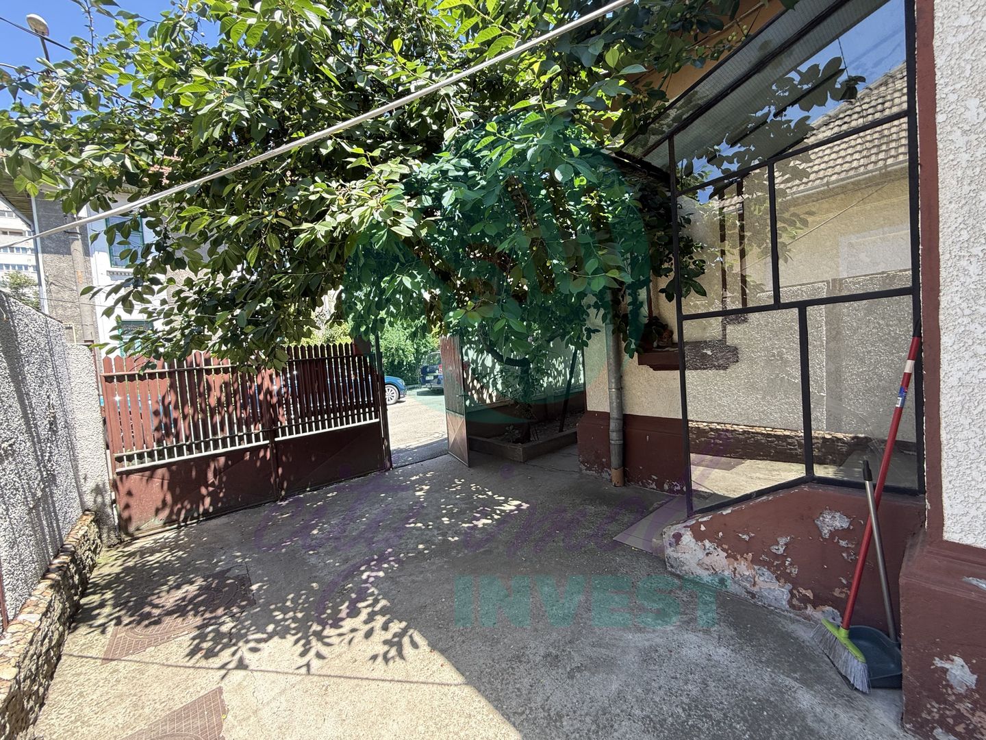 Casa pe parter, singura in curte, in Vatra Luminoasa - Poză 2