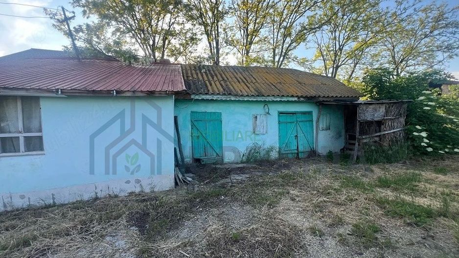 Casă și teren în comuna Târgu Frumos, zona Târgu Frumos, județul Iași - Poză 4