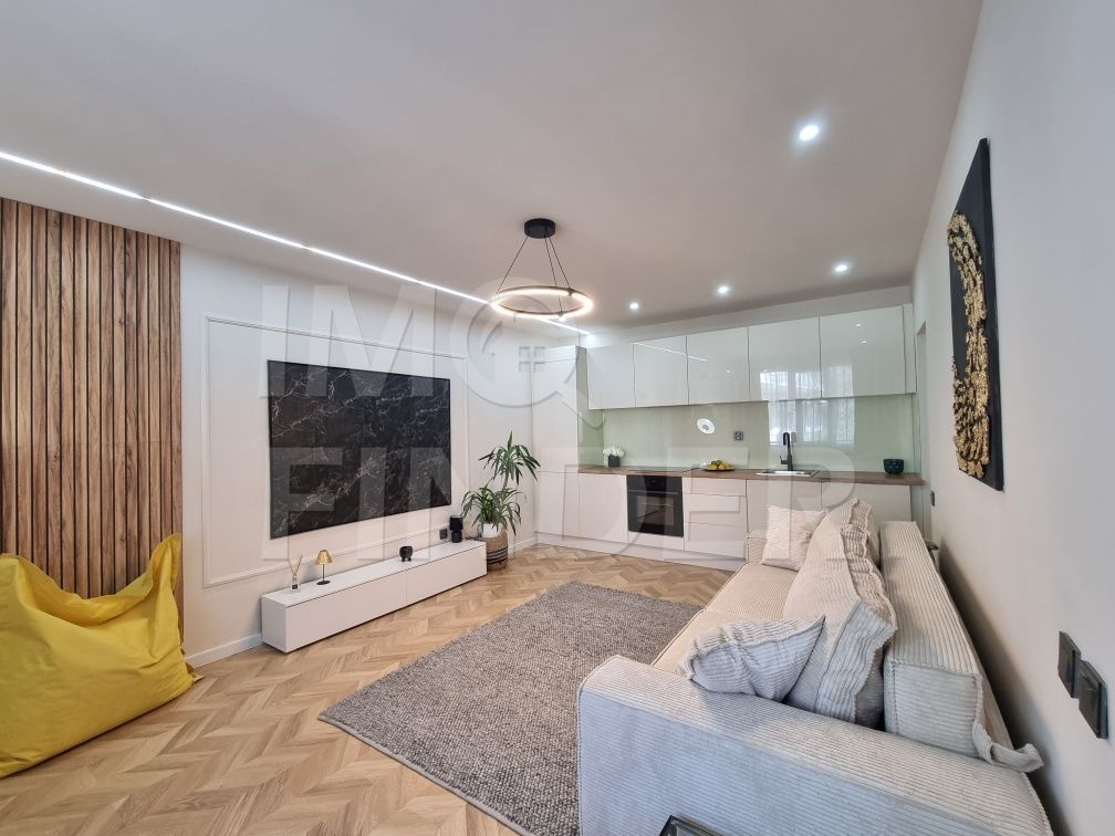 Vanzare Apartament ultrafinisat central - Poză 1