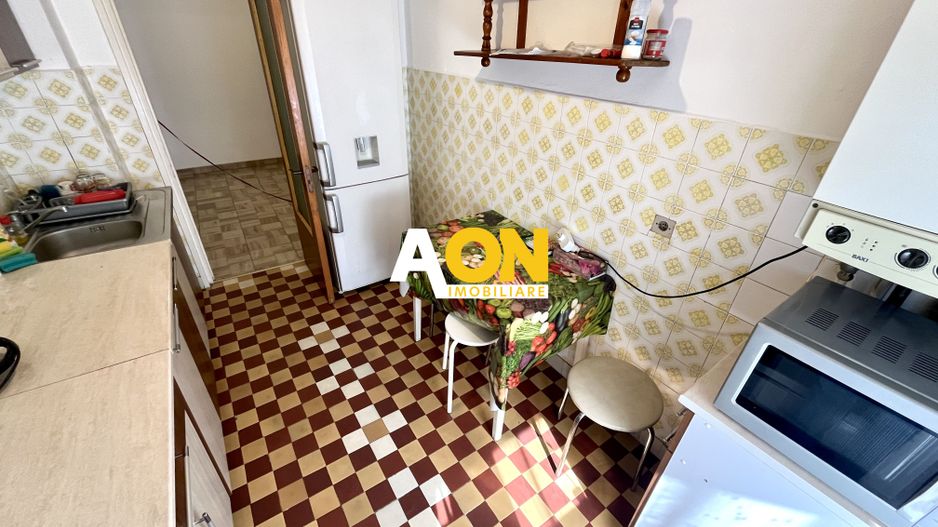 Apartament cu 4 Camere, Etaj 2, Loc De Parcare, Cetate - Poză 3