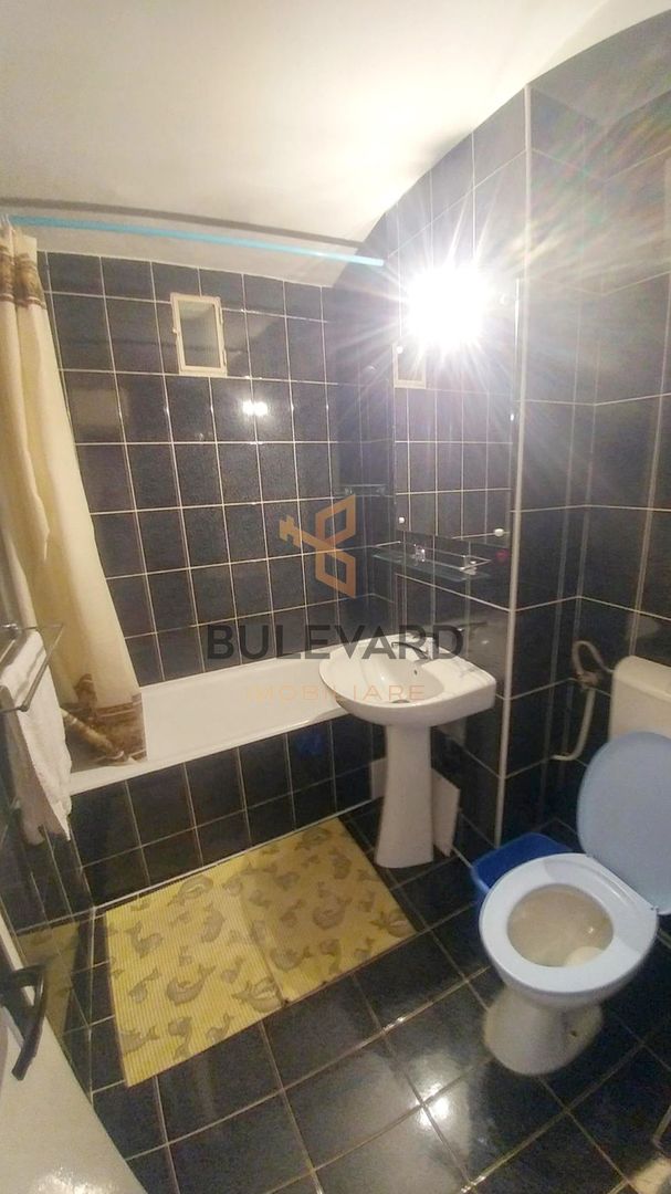 Ap 3 camere decomandate, semicentral, zona verede si linistita - Poză 13